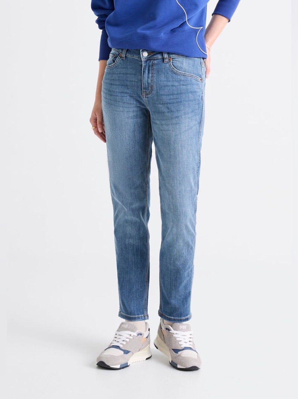 Duer Performance Denim Girlfriend Jeans in Vintage Light Stone